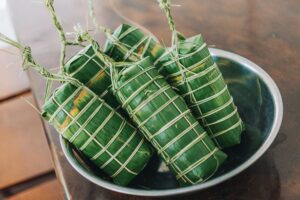 Food wrapped in edible leaf packaging